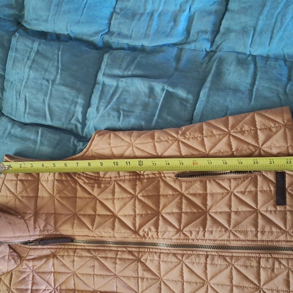 GH Bass Ladies Tan Quilted Packable Vest size S - Picture 5 of 6
